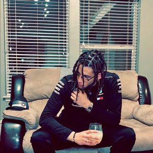 Meet your Posher, Victor